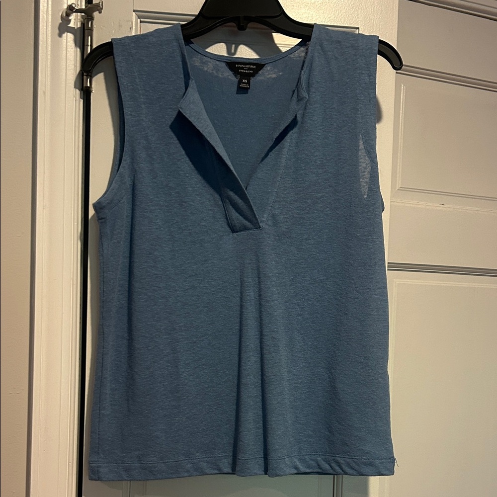 Banana Republic linen blend Sleeveless V-Neck Tank in Sky Blue
